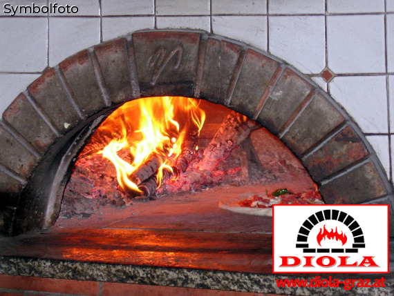 Pizza aus dem Holzofen heiß und frisch zugestellt. Margherita, Al Bano, Americana, Bologna, Calzone, Carpe Diem, Capricciose, Cipolla, Diabolino, Feuerwehr, Papageno